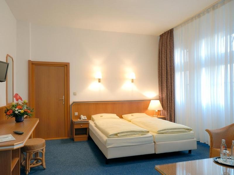Hotel und Rasthof AVUS Berlin Zimmer foto