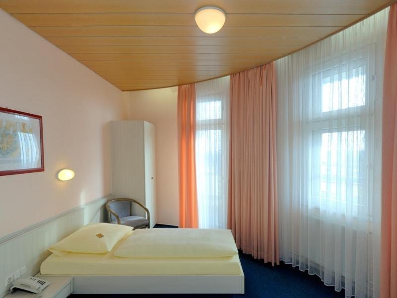 Hotel und Rasthof AVUS Berlin Zimmer foto